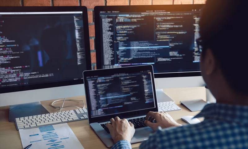 数据科学选型:R与Python如何赋能兰考县网站建设?